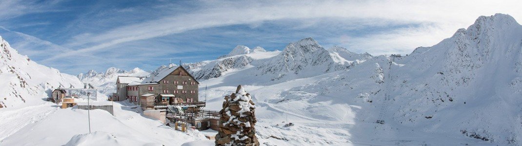 Ein grandioses Alpenpanorama genießen Besucher am Schutzhaus &#34;Schöne Aussicht&#34;.