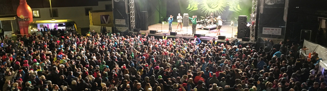 Ein absoluter Publikumsliebling ist LaBrassBanda aus dem Chiemgau. Hier ihr Auftritt 2016 beim Bergfestival in Hinterglemm.