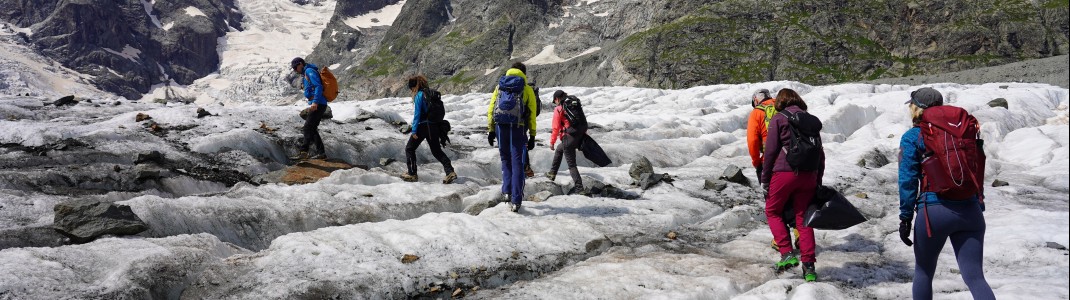 90 Freiwillige machten sich zusammen mit erfahrenen Bergführern im Oberengadin auf den Weg, um möglichst viel Müll zu sammeln.