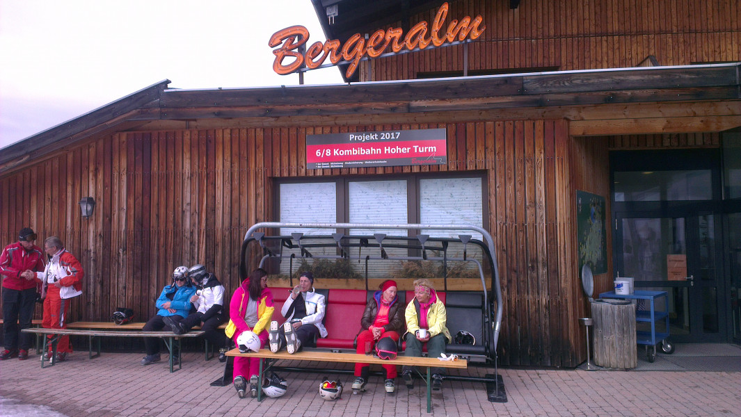 Bereits im Winter 2016/2017 konnten Gäste der Bergeralm auf einem der neuen 6er-Sessel probesitzen.