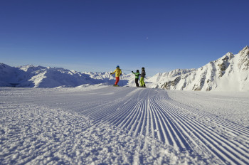 In den drei Destinationen Andermatt, Sedrun und Disentis warten insgesamt 180 Pistenkilometer.