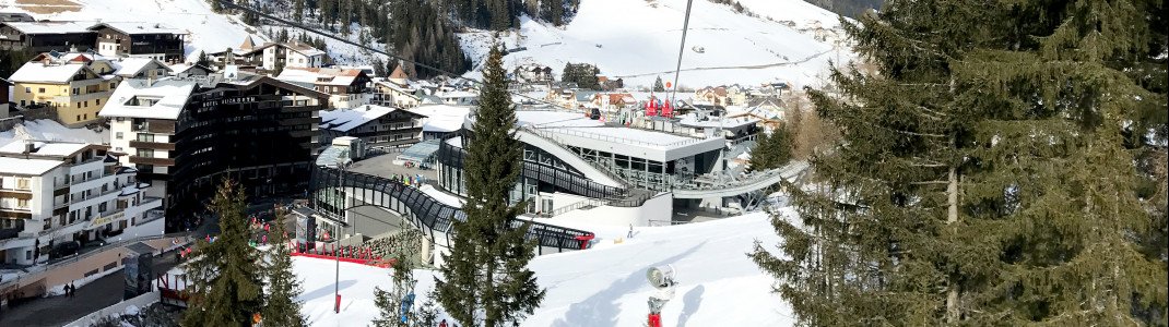 Mit dem Skyfly fliegst du zwei Kilometer weit von der Mittelstation der Silvrettabahn hinab ins Tal nach Ischgl.