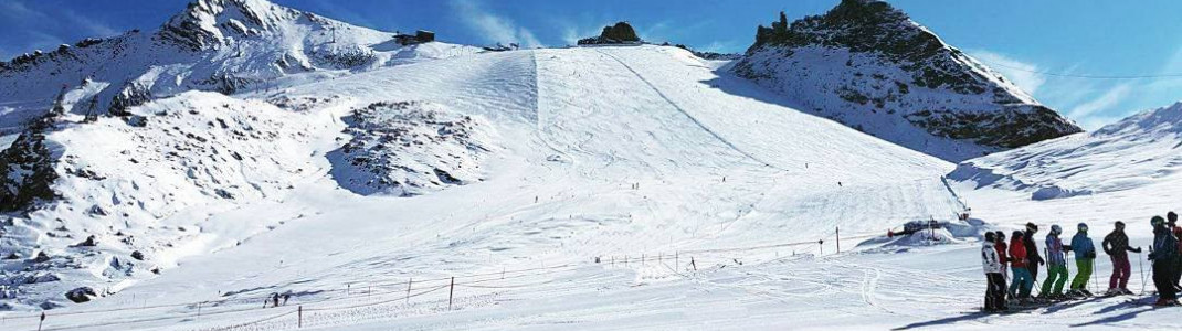 Gute Pistenbedingungen herrschen nach dem Neuschnee jetzt auch wieder im Ganzjahresskigebiet am Hintertuxer Gletscher.