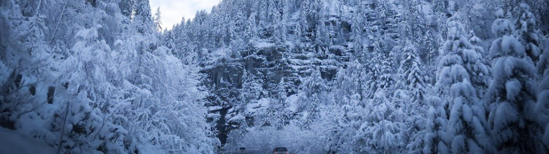 Tief verschneite Winterlandschaft im Schneeloch Obertauern.