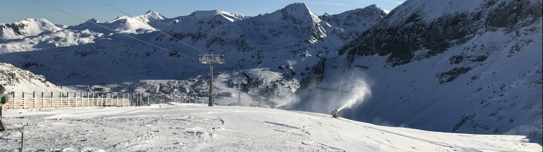 In den letzten Wochen war es im Skigebiet in Obertauern kalt genug, um zusätzlich noch Kunstschnee produzieren zu können.