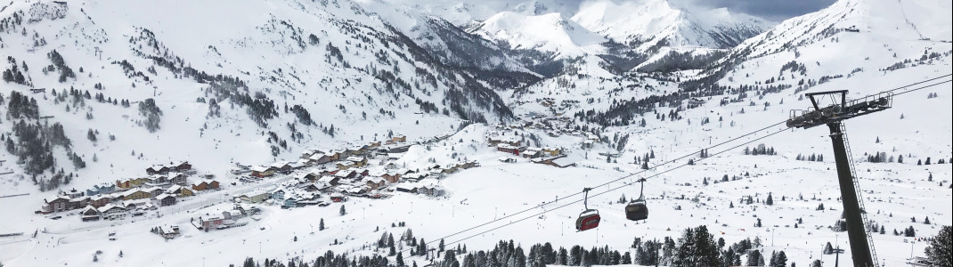 Blick auf die Plattenkarbahn und den Talort Obertauern