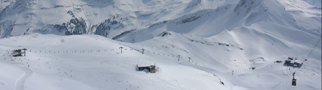 Auch am Nebelhorn ist die Schneelage nach wie vor gut, wie die Webcam an der Gipfelstation der Nebelhornbahn zeigt.