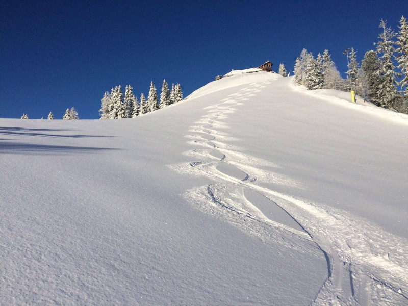 Das gibts auch nur selten: An Ostern konnten Skifahrer in Schladming im frischen Neuschnee powdern.