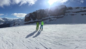 Bereits um 7.15 Uhr kann man noch bis Ostermontag am Ifen in den Skitag starten.