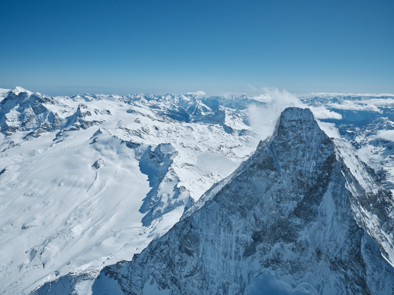 Die Weltcupstrecke startet auf 3800 Metern Höhe im Gletscherskigebiet am Matterhorn.