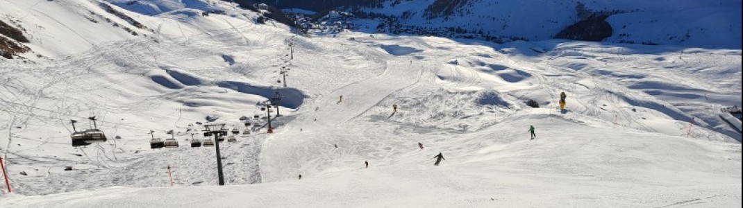 Experienced skiers will find steep sections of piste at the Carmenna and Weisshornbahn mountain stations.