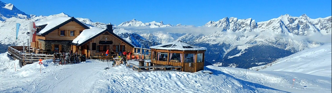 The Ascherhütte is located in the middle of the fantastic mountain scenery.