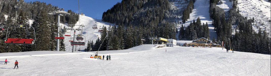 The wide, sunny slopes offer a lot of space for relaxed skiing.