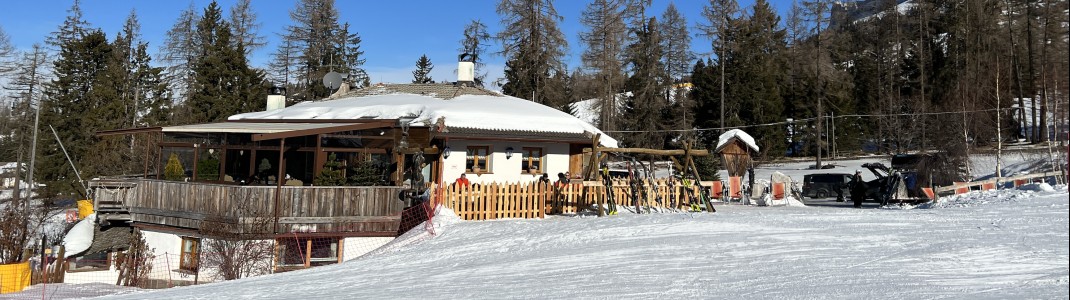 At the Hubertus slope you will find the rustic Hennenstall hut.