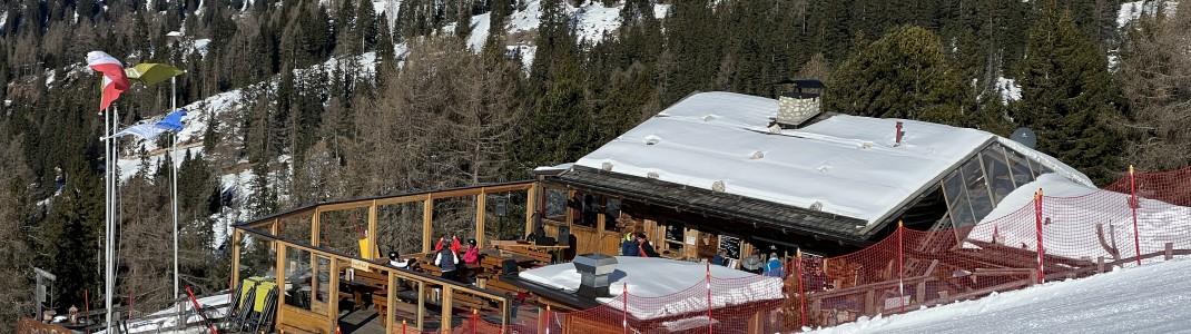 Small and rustic: the Masarè Alm on the Paolina slope.