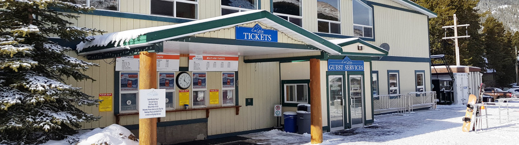 Ticket booth and visitor information by the entry.