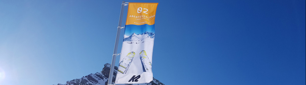 The individual stations of the six sectors are marked with large flags.