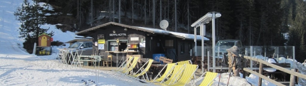 Seppl Hut with deck chairs at the Birkenhof slope (no.11)