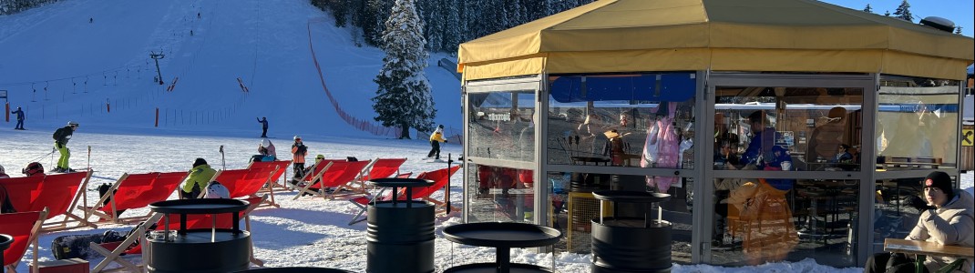 The umbrella bar at the Bärenhütte invites you to après ski.