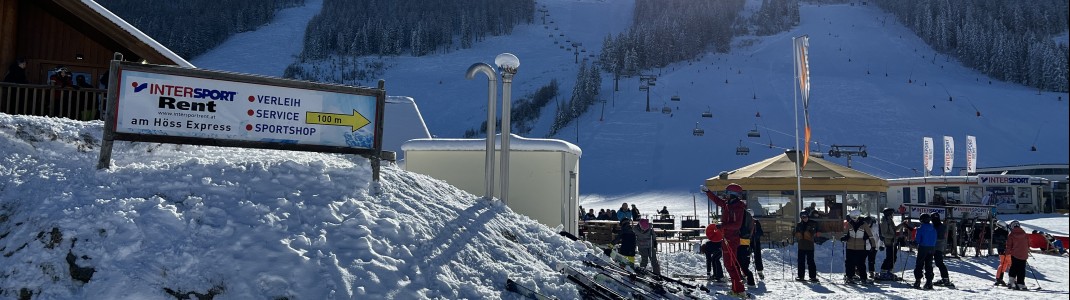 There is a service and rental station in the middle of the ski area.