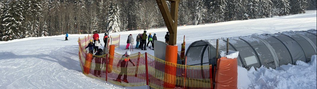 The magic carpet at Reischa Funslope and Reischa Junior Park is covered.