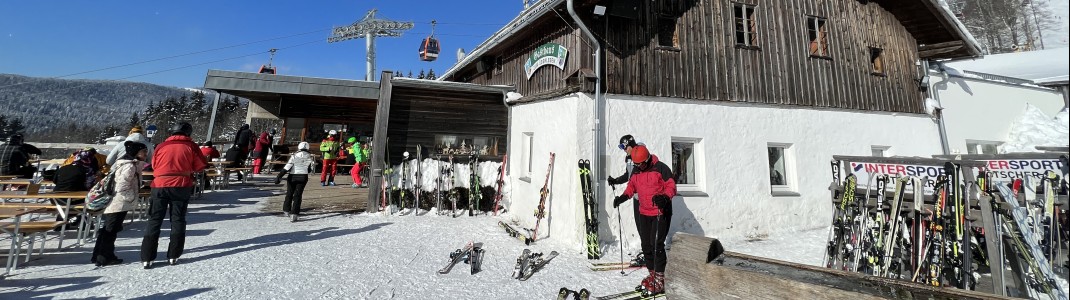 The rustic Gasthaus zum Überleben is located at the middle station.