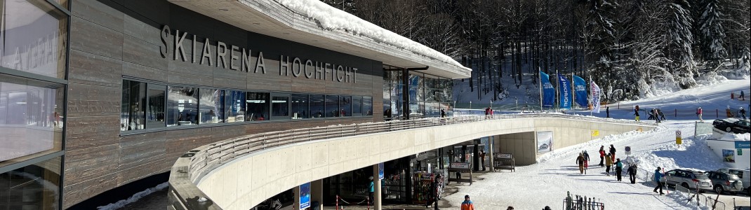 There is a large self-service restaurant on the upper floor of the ski arena.