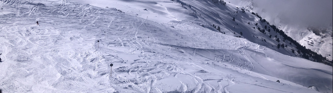 The black slope Obitraudi no. 4 runs under the Zillertal-Shuttle gondola.