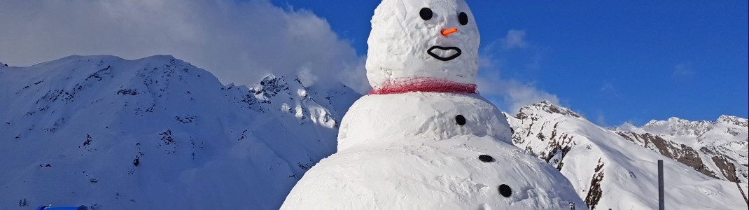 A big snowman at the top station of the "Wastenegg" lift makes sure that the kids are happy.