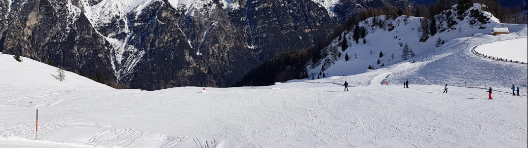 On the wide pistes, parents have a good view on their children.