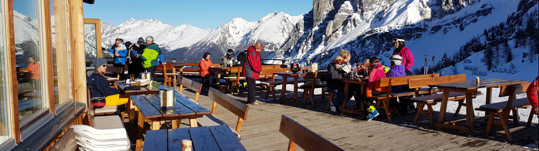 From the sun terrace of the Edelweiss Hut you have a fantastic view.