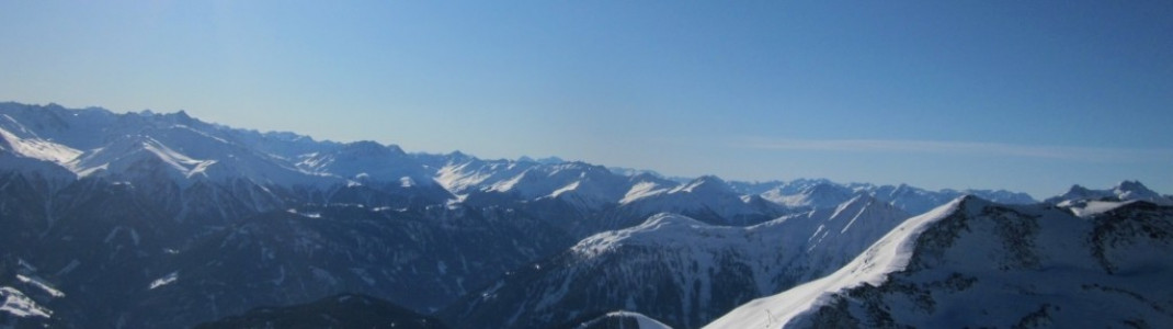 View onto the black marked piste Direttissima at the Zwölferkopf