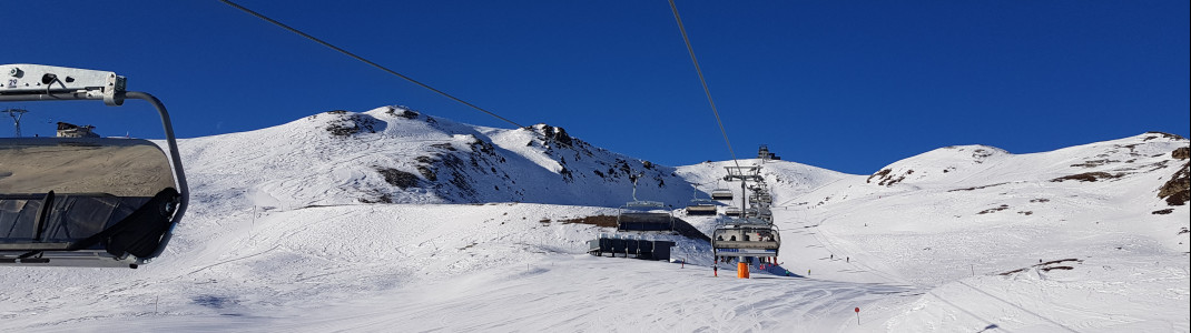 Under the Thurntaler lift runs the red marked slope 5. A dream for advanced pleasure skiers