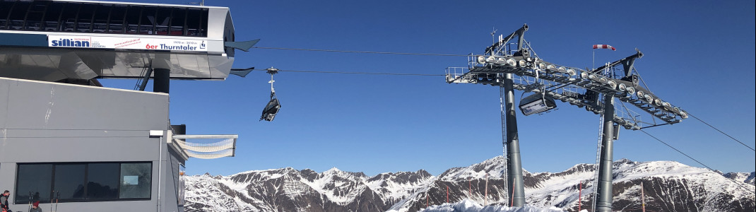 The Thurntaler 6-seater chairlift is equipped with seat heating and weather protection hoods.