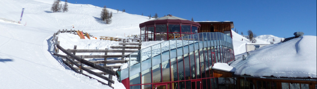 The umbrella bar at the mountain station of the Thurntal gondola with a special panoramic view