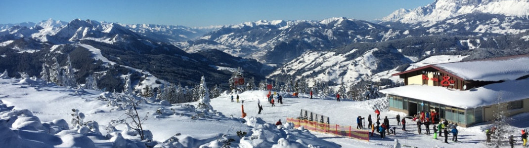 View of the cable car "Rote 8er" in Wagrain