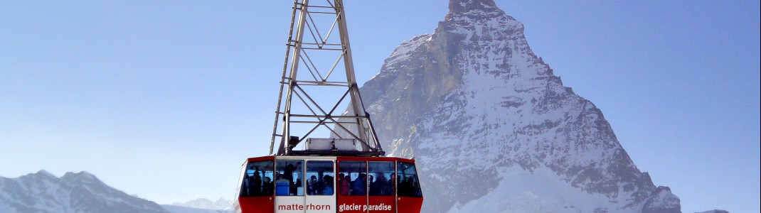 The gondola heading up to Klein Matterhorn – in the background you can spot the east face of the Matterhorn