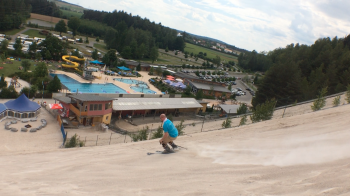 Um beim Sandskifahren Spaß zu haben, ist durchaus ein gewisses skifahrerisches Können notwendig.
