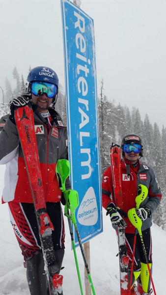 Die österreichischen Slalomspezialisten mit Marco Schwarz und Manuel Feller haben am Dienstag auf der Reiteralm schon trainiert.