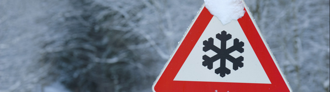 Auf den Straßen ist ab Montag mit starken Schneeverwehungen zu rechnen.