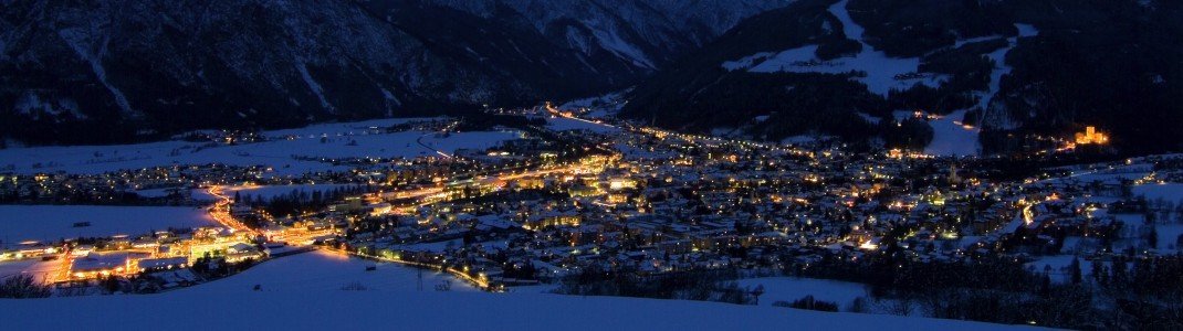 In ein romantisches Lichtermeer verwandelt sich Lienz im Winter ab den Nachmittagsstunden.