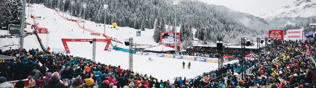 Tausende Zuschauer fiebern im Zielstadion von Alta Badia wieder mit.