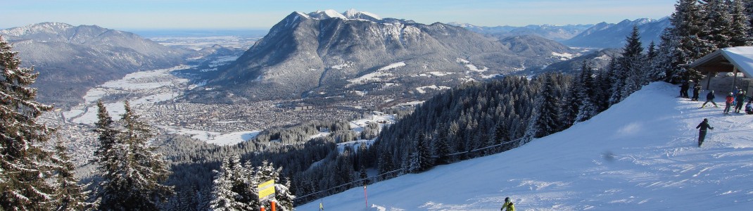 Traumhaftes Panorama: Blick auf Garmisch von der Bergstation Kandahar Express.