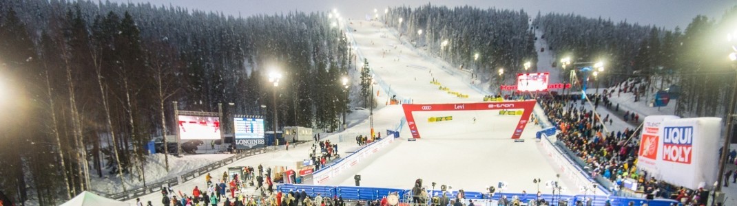 Da es in Lappland im November nur wenige Stunden hell wird, werden alle Rennen in Levi unter Flutlicht ausgetragen.