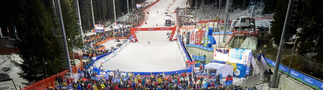 Tausende Zuschauer jubeln auch heuer den Slalomfahrern im Zielstadion von Madonna di Campiglio zu.