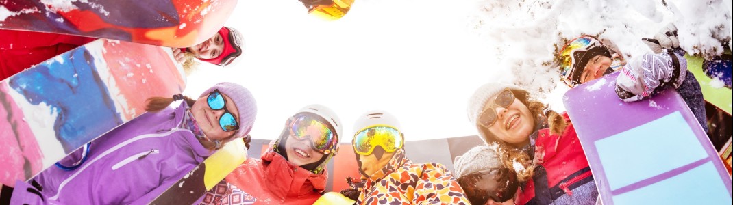 Skifahren als Klassenfahrt stellt eine willkommene Abwechslung zum Schulalltag dar und stärkt den Zusammenhalt.