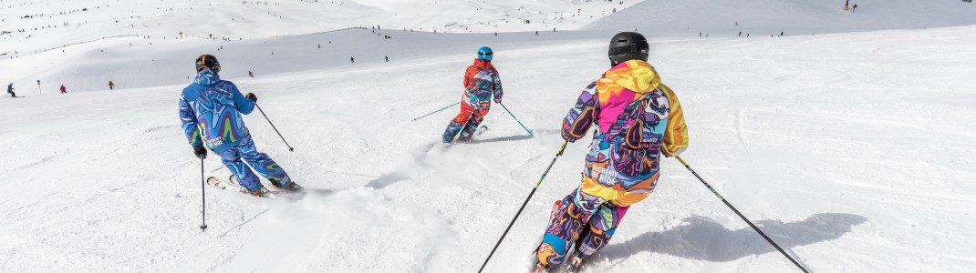 Skikurse in einer Gruppe sind billiger als Einzelunterricht.