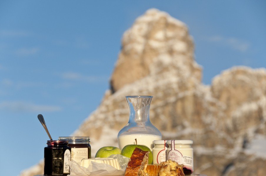 Herrliches Panorama genießt du beim &#34;Frühstück mit Pulverschnee&#34; in Alta Badia.