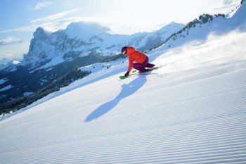 Beim Early Bird Skiing auf der Seiser Alm erwarten dich frisch präparierte und unberührte Pisten.