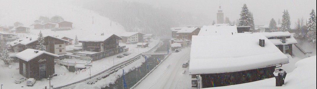 Seit Tagen schneit es in Lech Zürs am Arlberg. 80cm Schnee liegen hier auch schon im Tal. Am 1. Dezember startet die Skisaison.